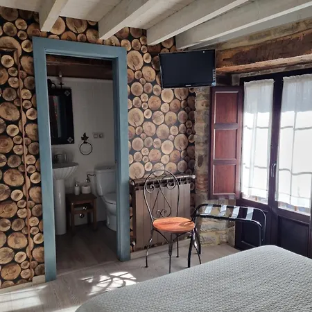 La Casa Encanto Pensión Espinosa de los Monteros